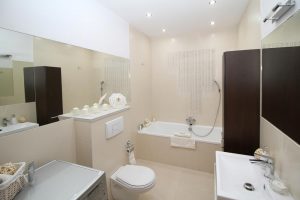 Materiales de mobiliario y acabados para un nuevo baño