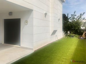 Reforma de terraza con césped artificial: los mejores consejos